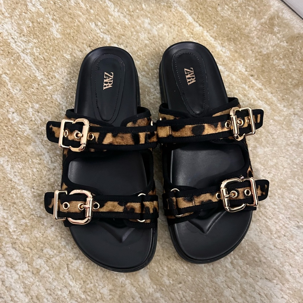 ANIMAL EMBOSSED LEATHER SLIDES Zara size 37